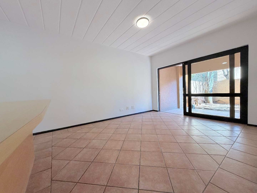 To Let 1 Bedroom Property for Rent in Douglasdale Gauteng
