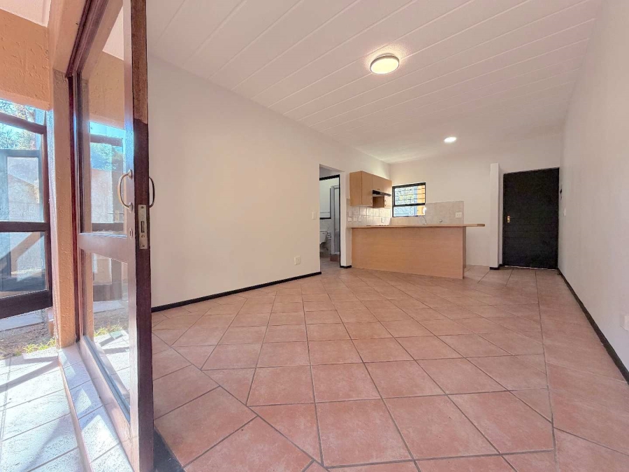 To Let 1 Bedroom Property for Rent in Douglasdale Gauteng