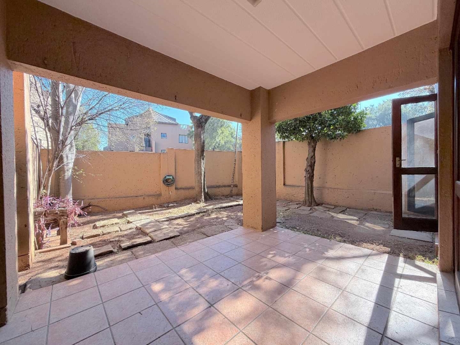 To Let 1 Bedroom Property for Rent in Douglasdale Gauteng