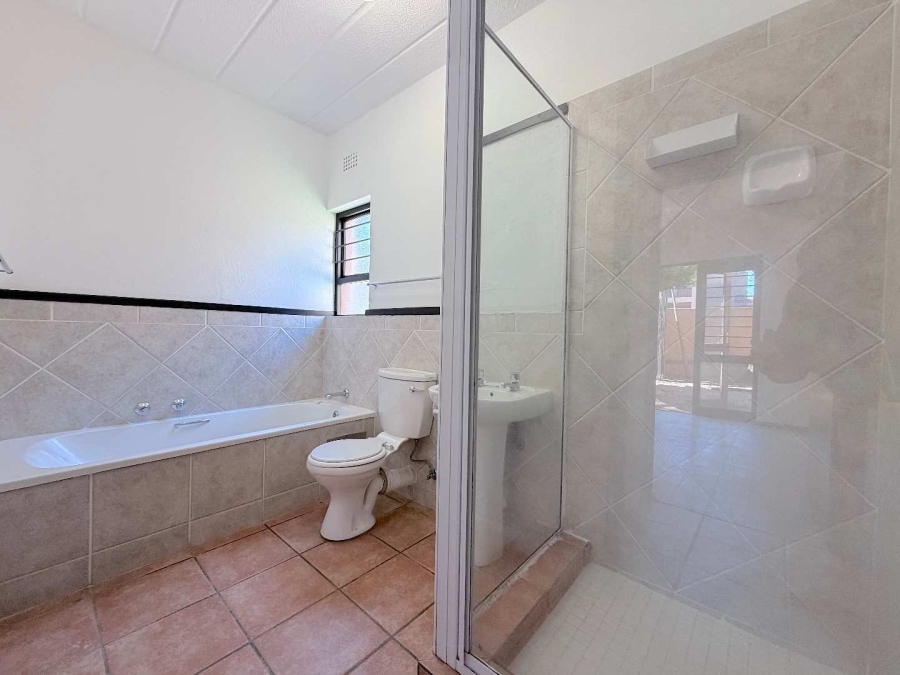 To Let 1 Bedroom Property for Rent in Douglasdale Gauteng