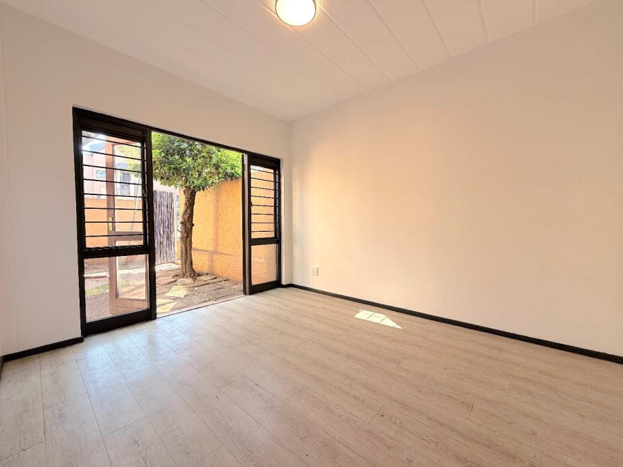 To Let 1 Bedroom Property for Rent in Douglasdale Gauteng