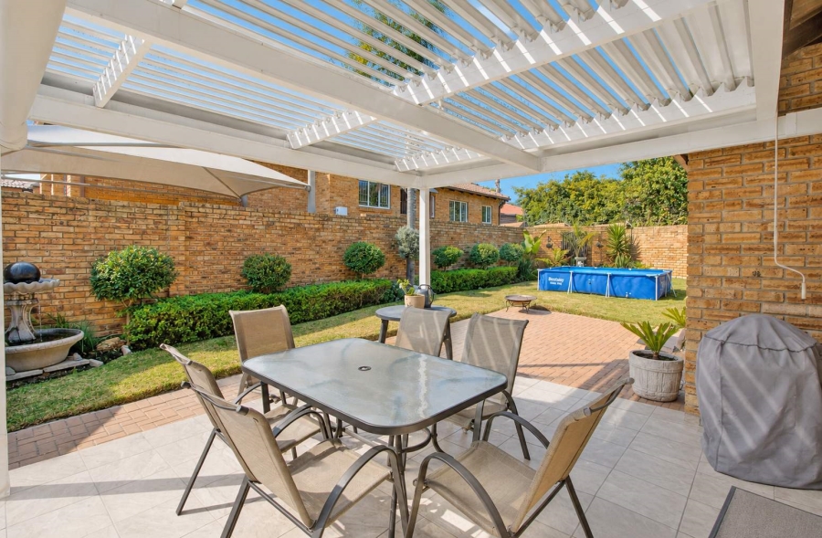 2 Bedroom Property for Sale in Wilgeheuwel Gauteng