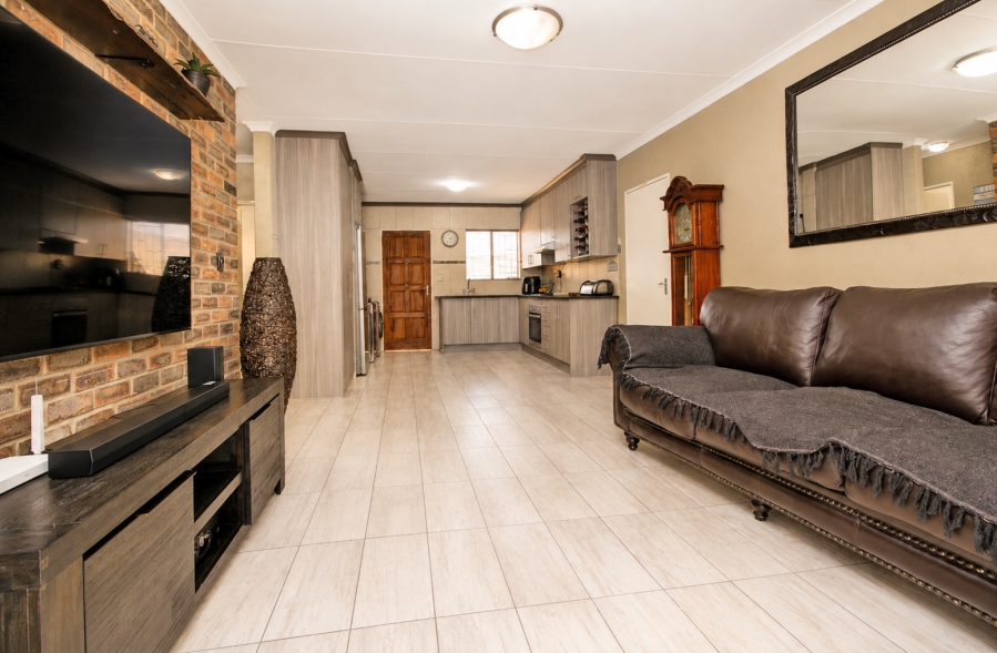 2 Bedroom Property for Sale in Wilgeheuwel Gauteng
