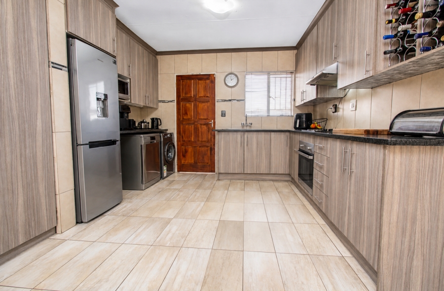2 Bedroom Property for Sale in Wilgeheuwel Gauteng