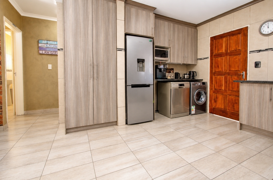 2 Bedroom Property for Sale in Wilgeheuwel Gauteng