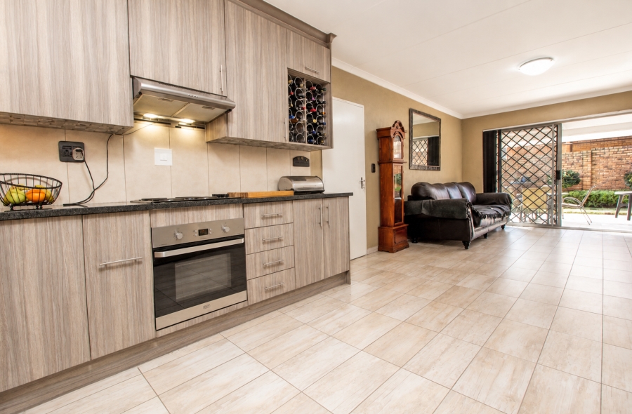 2 Bedroom Property for Sale in Wilgeheuwel Gauteng
