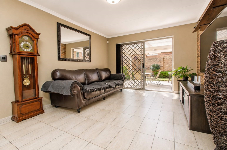 2 Bedroom Property for Sale in Wilgeheuwel Gauteng