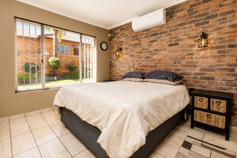2 Bedroom Property for Sale in Wilgeheuwel Gauteng