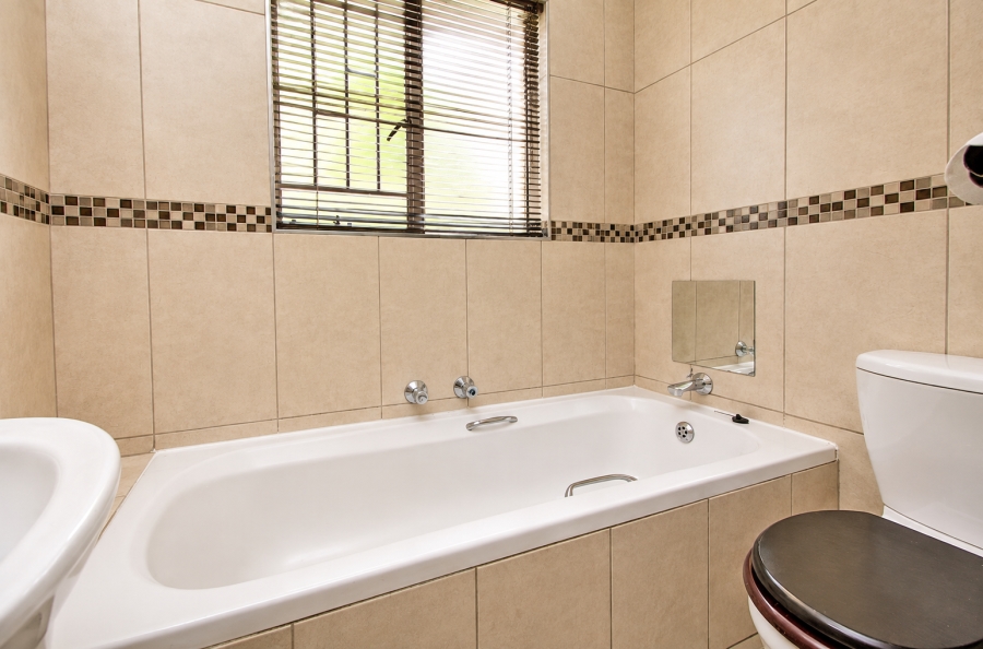 2 Bedroom Property for Sale in Wilgeheuwel Gauteng