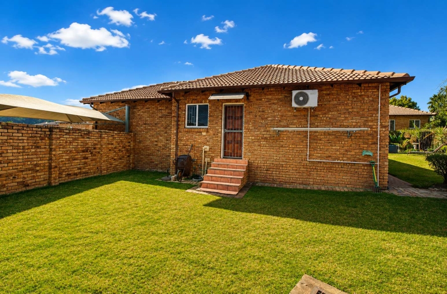 2 Bedroom Property for Sale in Wilgeheuwel Gauteng