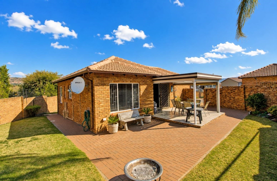 2 Bedroom Property for Sale in Wilgeheuwel Gauteng