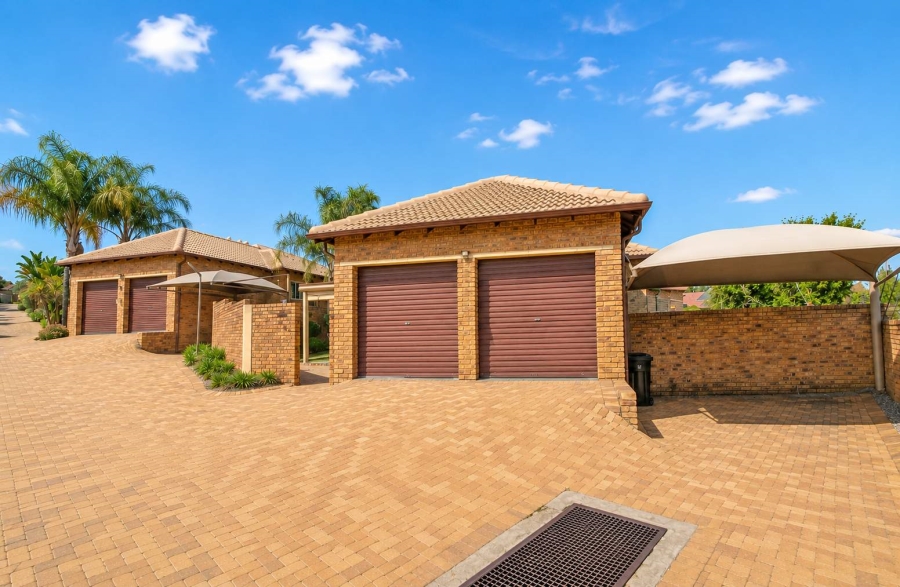 2 Bedroom Property for Sale in Wilgeheuwel Gauteng