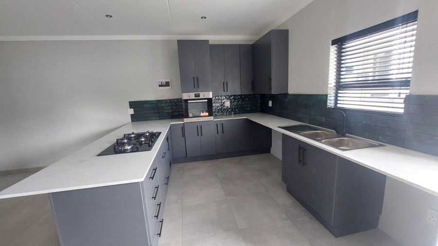 To Let 2 Bedroom Property for Rent in Bryanston Gauteng