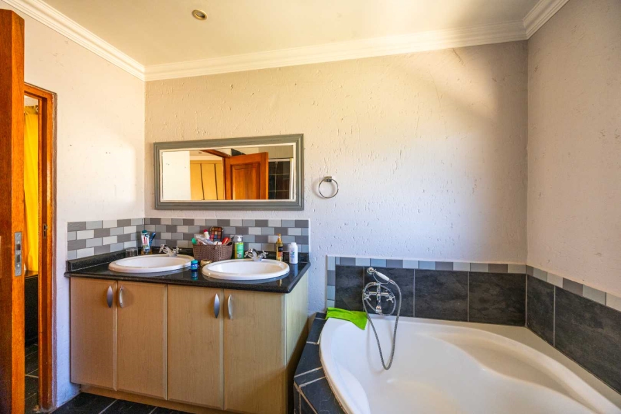 To Let 4 Bedroom Property for Rent in Equestria Gauteng