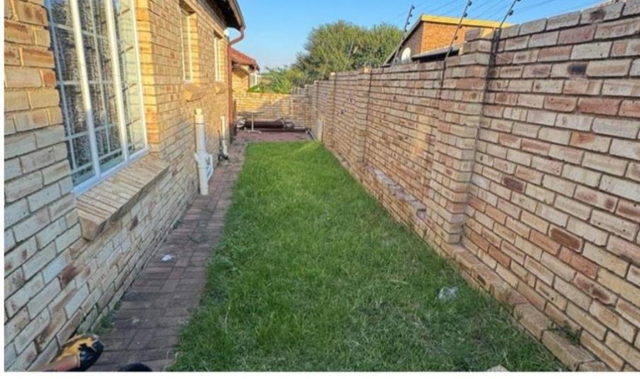 3 Bedroom Property for Sale in Noordwyk Gauteng