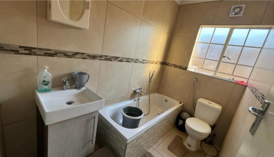 3 Bedroom Property for Sale in Noordwyk Gauteng