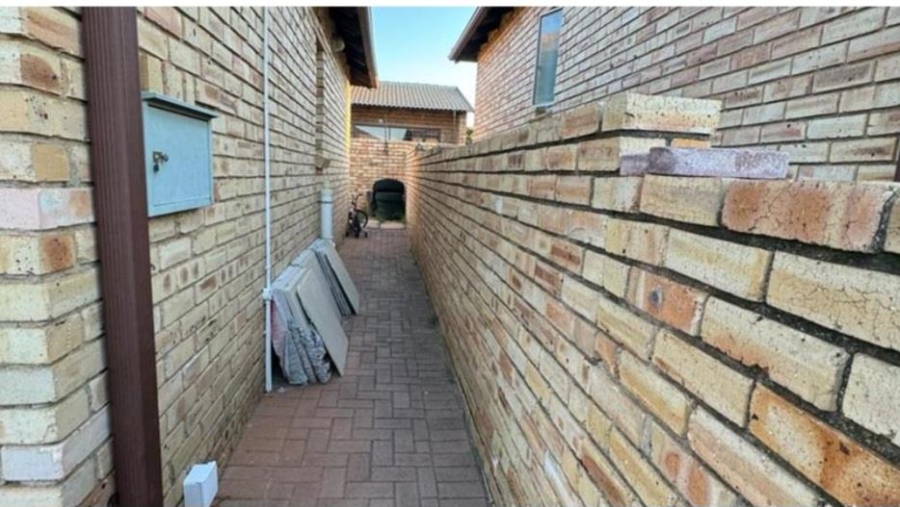 3 Bedroom Property for Sale in Noordwyk Gauteng