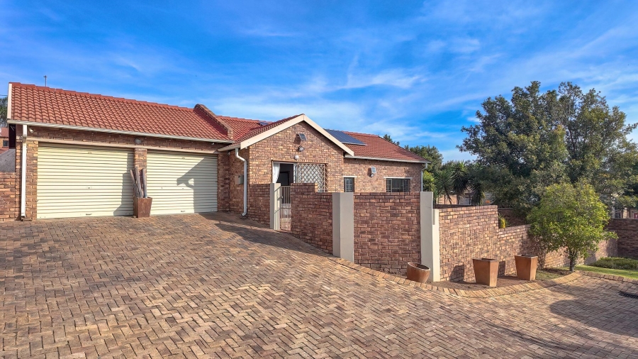 3 Bedroom Property for Sale in Honeydew Manor Gauteng