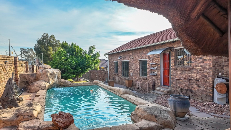 3 Bedroom Property for Sale in Honeydew Manor Gauteng