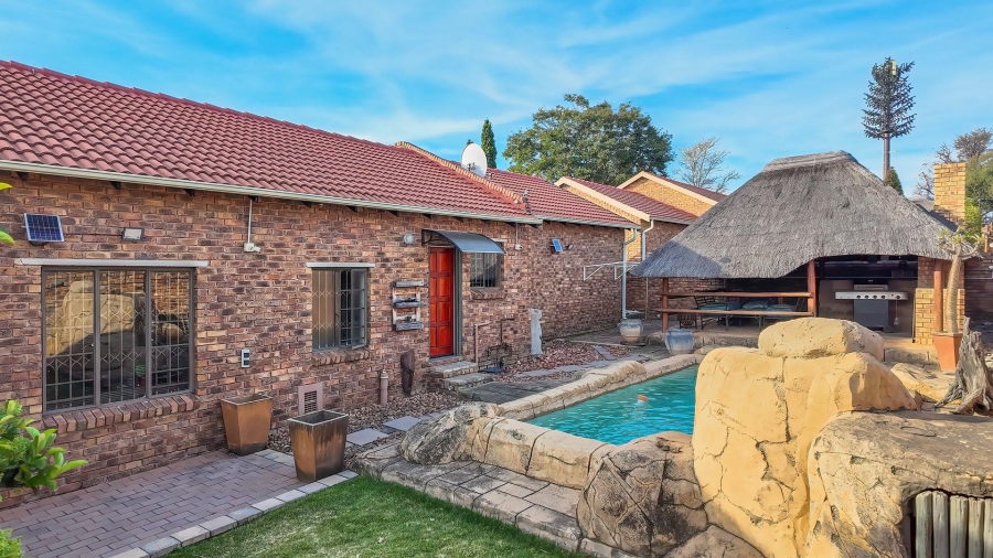 3 Bedroom Property for Sale in Honeydew Manor Gauteng