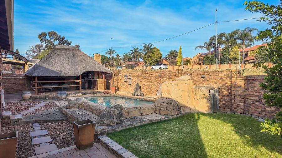 3 Bedroom Property for Sale in Honeydew Manor Gauteng