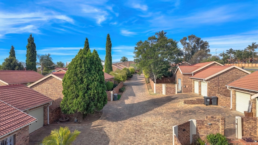 3 Bedroom Property for Sale in Honeydew Manor Gauteng