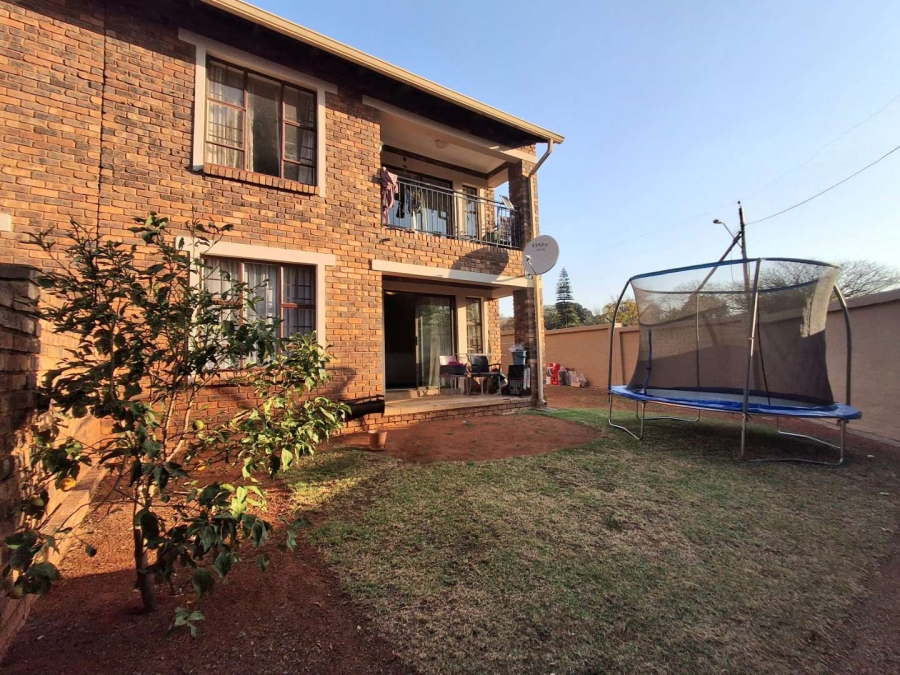 2 Bedroom Property for Sale in Magalieskruin Gauteng