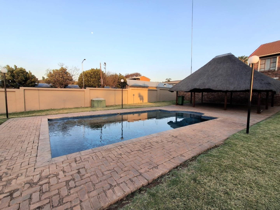 2 Bedroom Property for Sale in Magalieskruin Gauteng