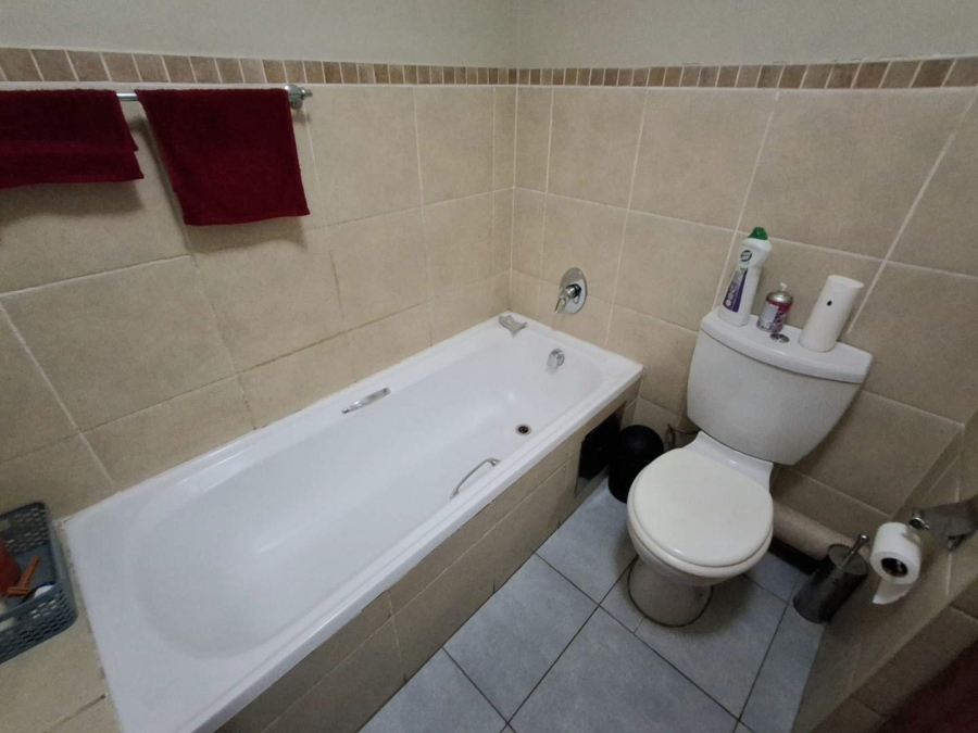 2 Bedroom Property for Sale in Magalieskruin Gauteng
