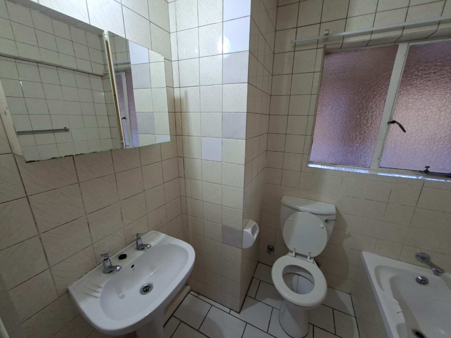 2 Bedroom Property for Sale in Helderkruin Gauteng