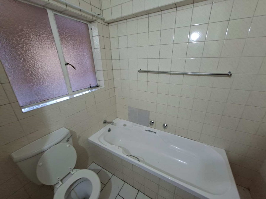 2 Bedroom Property for Sale in Helderkruin Gauteng