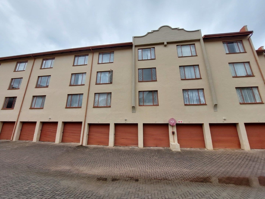 2 Bedroom Property for Sale in Helderkruin Gauteng