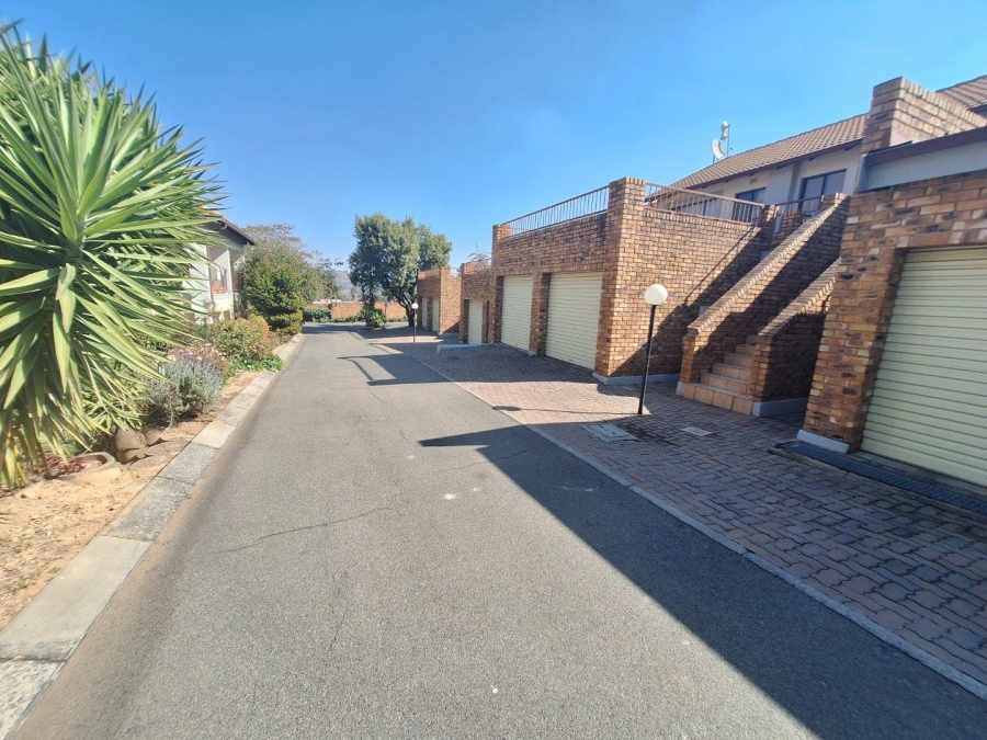 2 Bedroom Property for Sale in Wilgeheuwel Gauteng