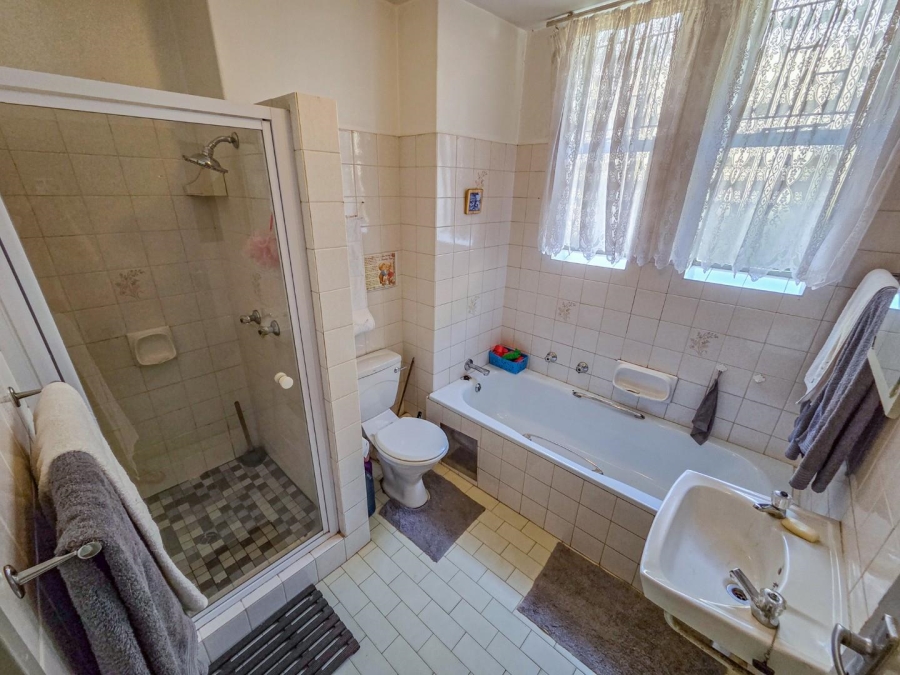 3 Bedroom Property for Sale in La Montagne Gauteng