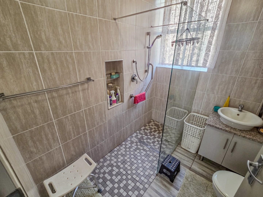 3 Bedroom Property for Sale in La Montagne Gauteng