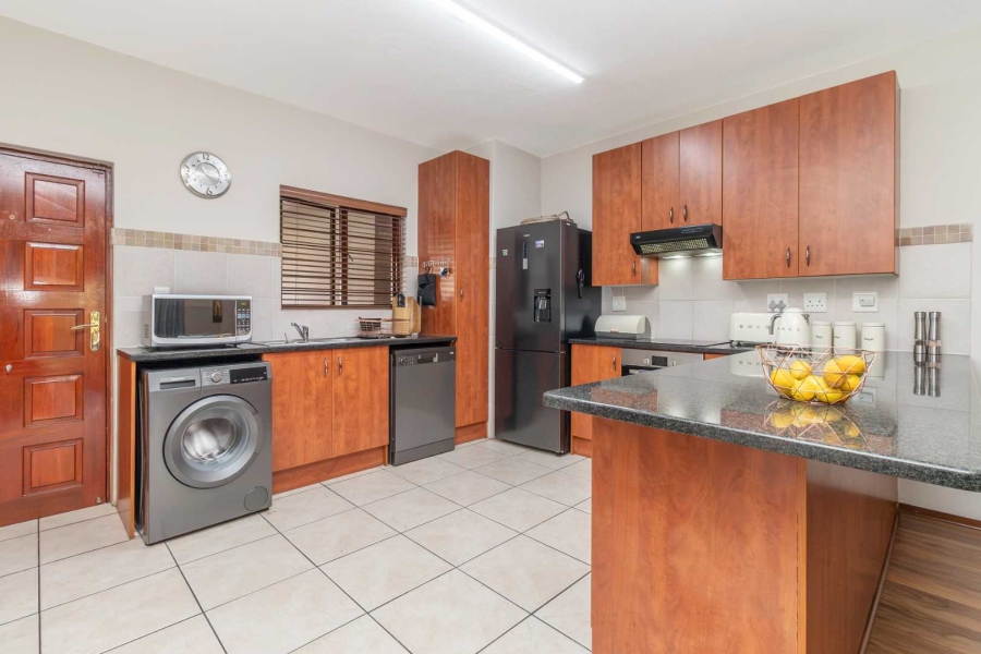 To Let 3 Bedroom Property for Rent in Weltevreden Park Gauteng