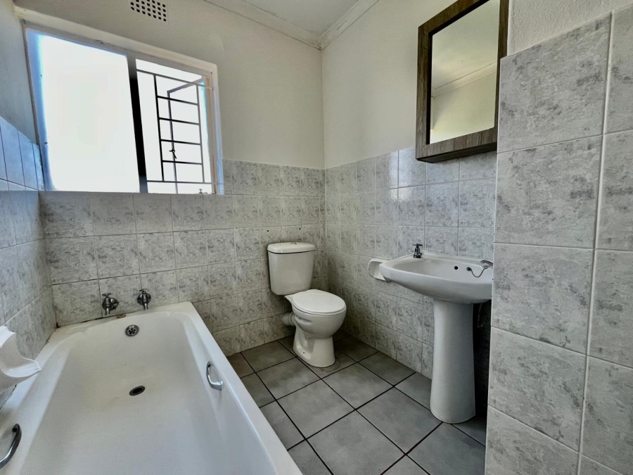 2 Bedroom Property for Sale in Discovery Gauteng