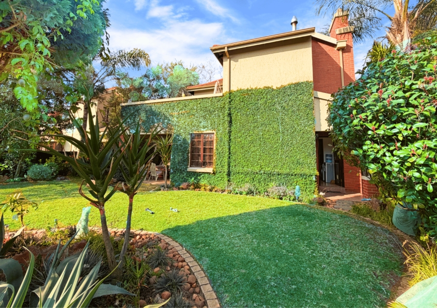 To Let 2 Bedroom Property for Rent in Paulshof Gauteng