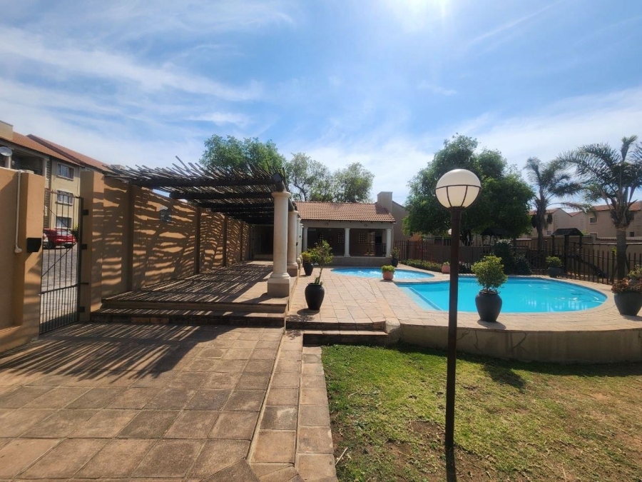 To Let 2 Bedroom Property for Rent in Noordhang Gauteng