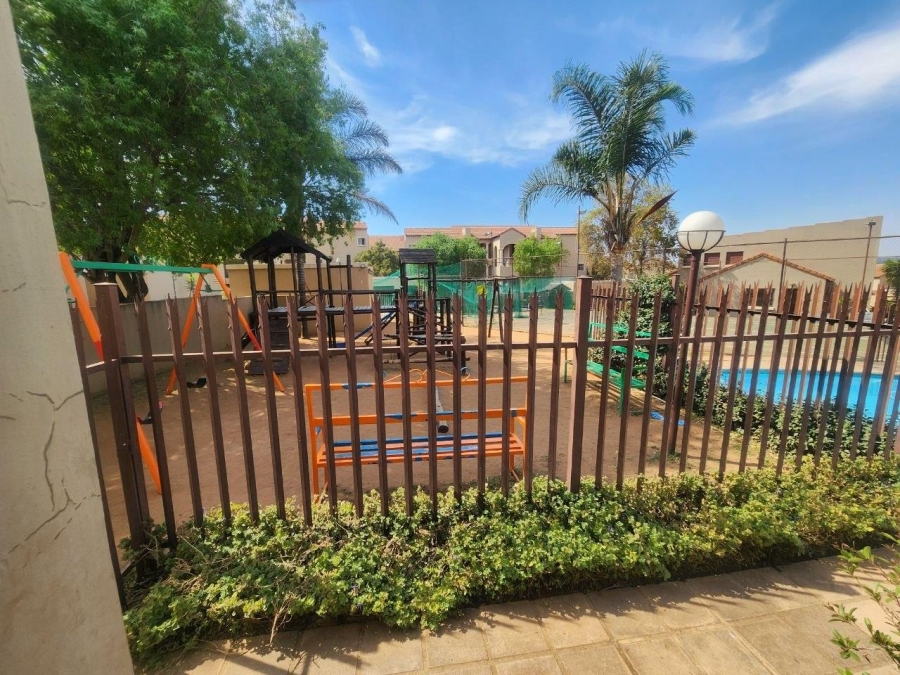 To Let 2 Bedroom Property for Rent in Noordhang Gauteng
