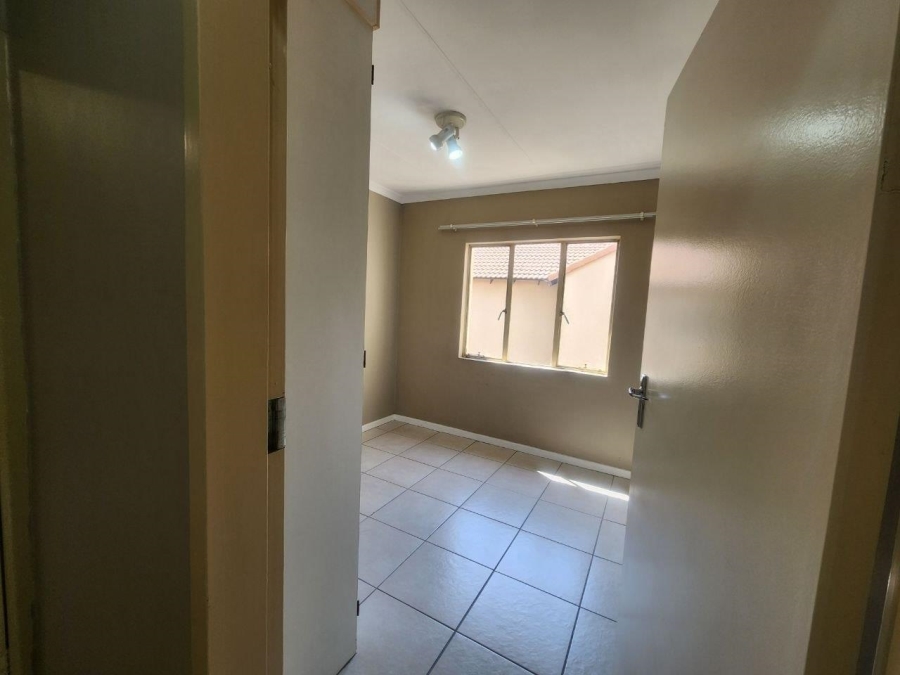 To Let 2 Bedroom Property for Rent in Noordhang Gauteng