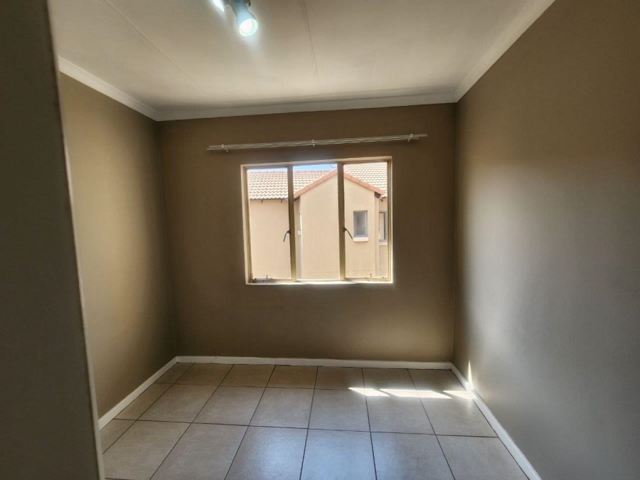 To Let 2 Bedroom Property for Rent in Noordhang Gauteng