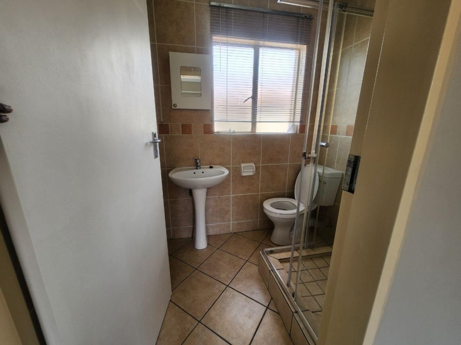 To Let 2 Bedroom Property for Rent in Noordhang Gauteng