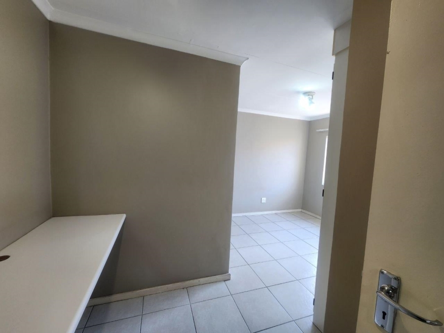 To Let 2 Bedroom Property for Rent in Noordhang Gauteng