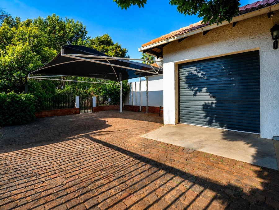 4 Bedroom Property for Sale in Noordwyk Gauteng