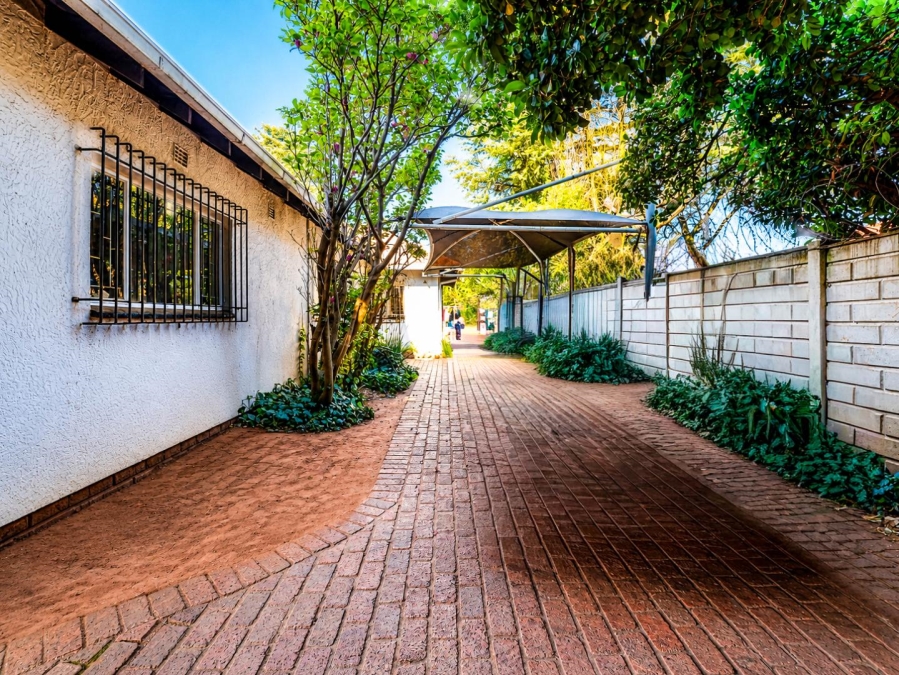 4 Bedroom Property for Sale in Noordwyk Gauteng