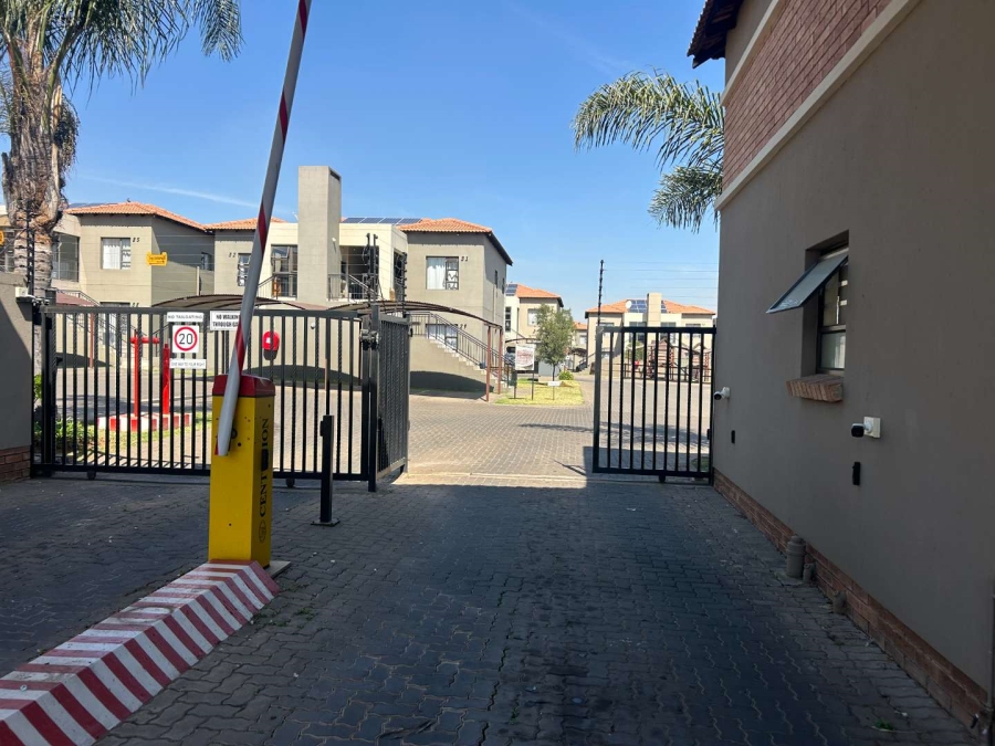 2 Bedroom Property for Sale in Goedeburg Gauteng