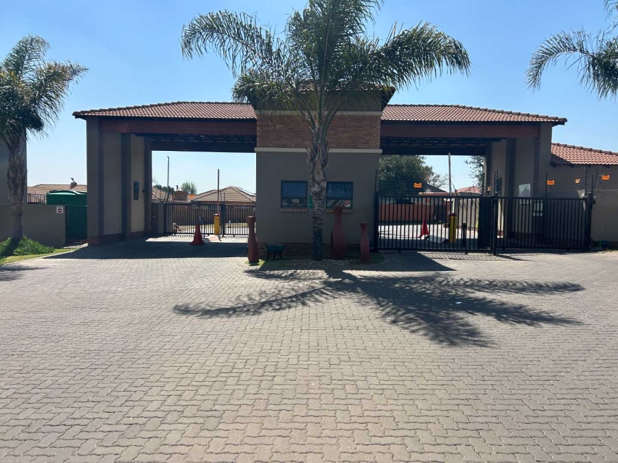2 Bedroom Property for Sale in Goedeburg Gauteng