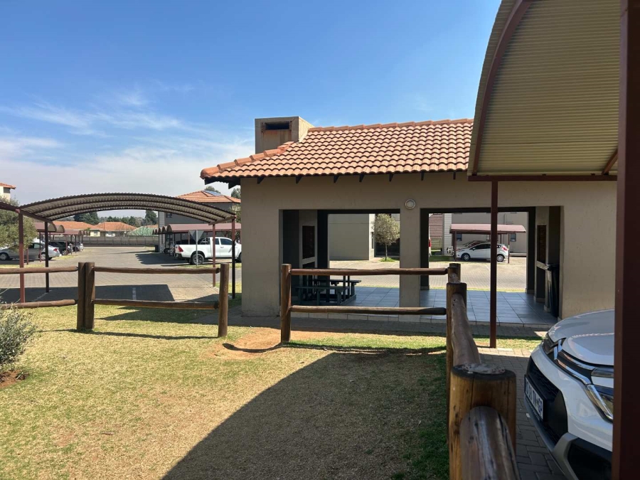 2 Bedroom Property for Sale in Goedeburg Gauteng