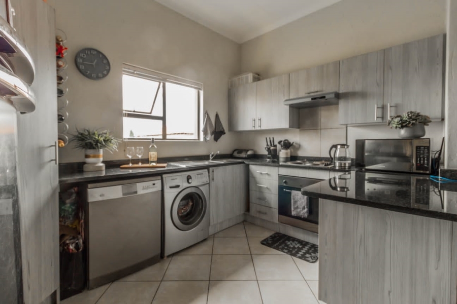 2 Bedroom Property for Sale in Goedeburg Gauteng